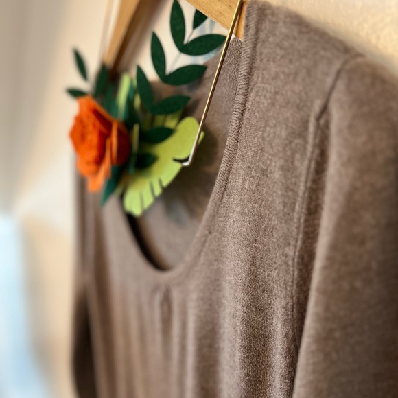 Cashmere sweater w/scarf EUC Med Cashmere/wool - Picture 2 of 11